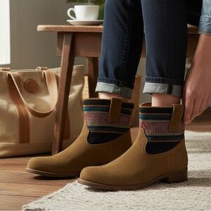 Penelope Chilvers Tan Leather Suede Ankle Boots Booties Tapestry Women’s Size 9